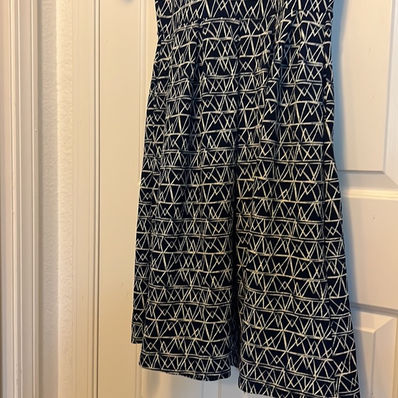 Dress - Picture 4 of 8